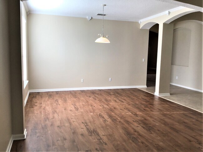 Photo - 404 Bayridge Ct