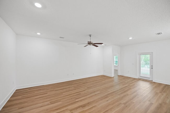 Photo - 21073 Teluga Ave