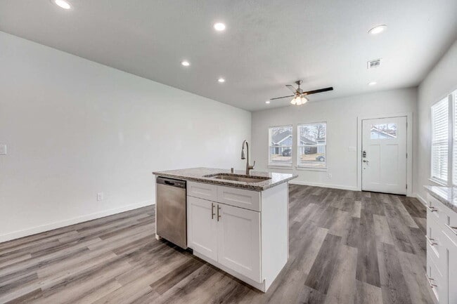 Photo - 3-Bed Home with Fenced Yard & Attached Garage in Sunny Side – Denison