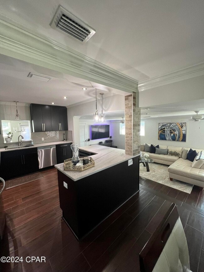 Photo - 1528 Oak Ave