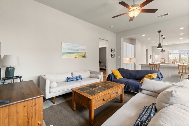 Photo - 248 Crest Edge St