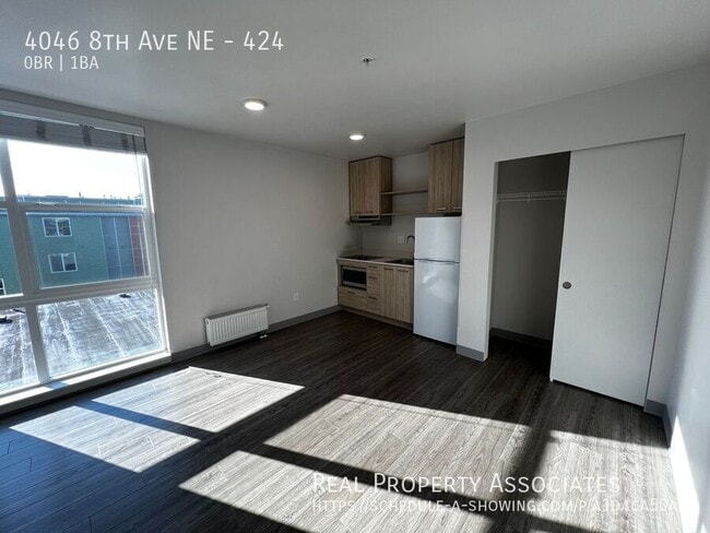 Photo - 4046 8th Ave NE Unit 424