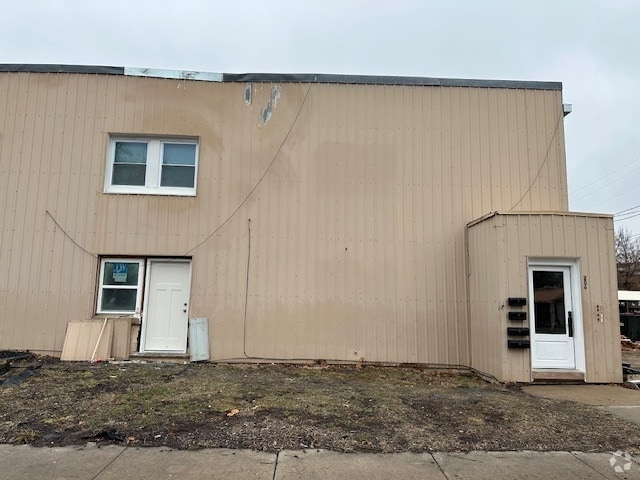 Main Entrance - 206 E Broadway St Unit .#4 Rental