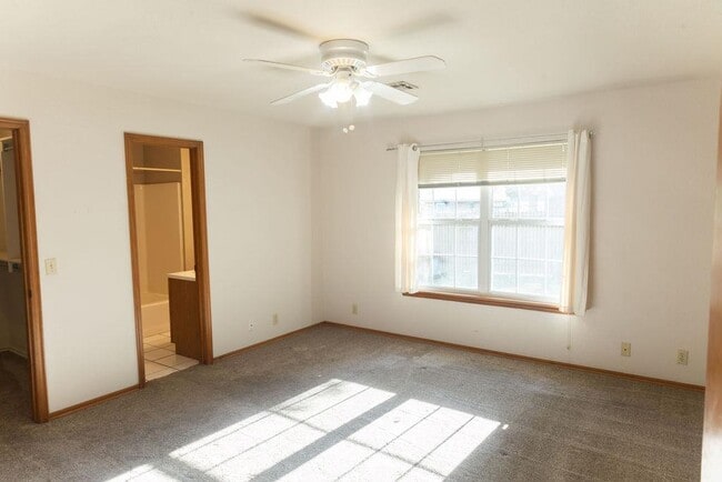 Photo - 304 Eccell Ct