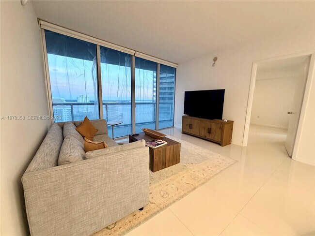 Photo - 465 Brickell Ave Unidad 2705