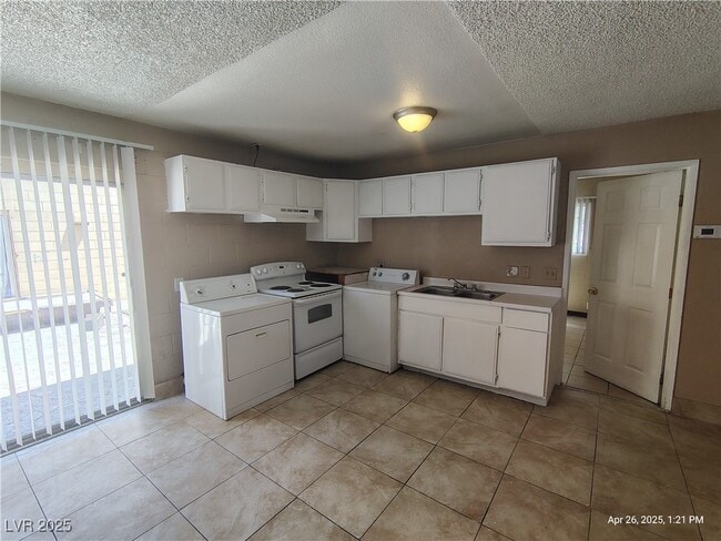 Building Photo - 2929 E Elm Ave Unit 1 Rental