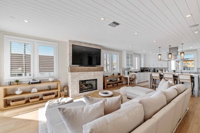 Photo - 815 Crest Dr