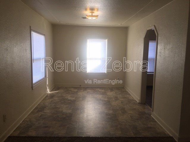 Photo - 104 E Donna Dr