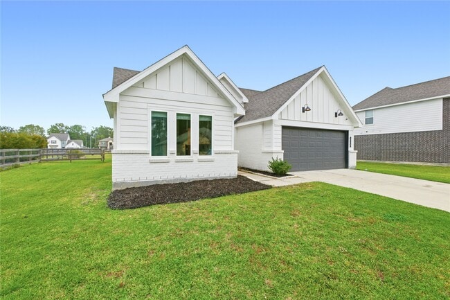 Photo - 130 Lk Wy Cir