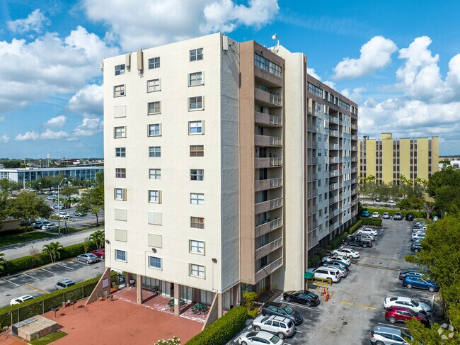 4675 W 18th Ct Hialeah, FL, 33012 - Plaza of Westland Condominium