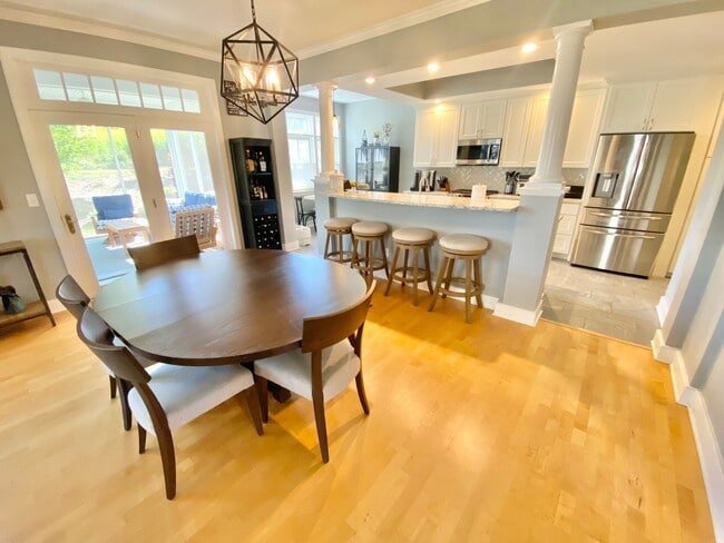 Building Photo - 3 Bedroom Home South Burlington Available ...