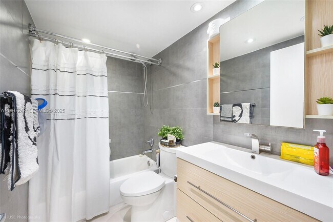 Photo - 1001 91st St Unit 303