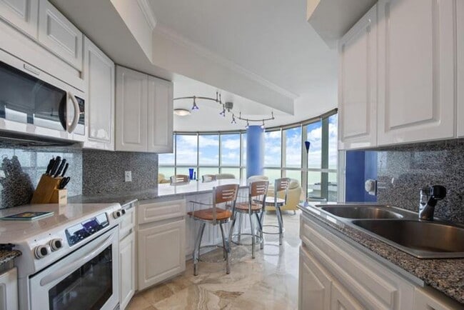Building Photo - 6301 Collins Ave