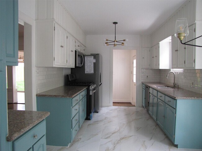 Photo - 1918 Canterbury St