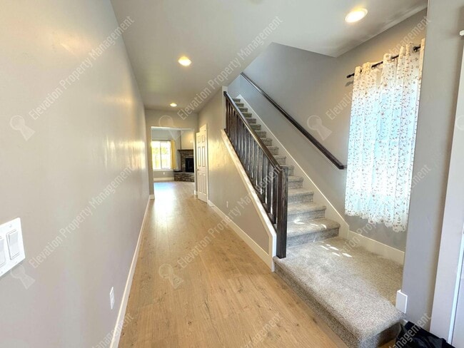 Photo - 4BR - 2.5 BA SE Bend home in great neighborhood with park and pool!