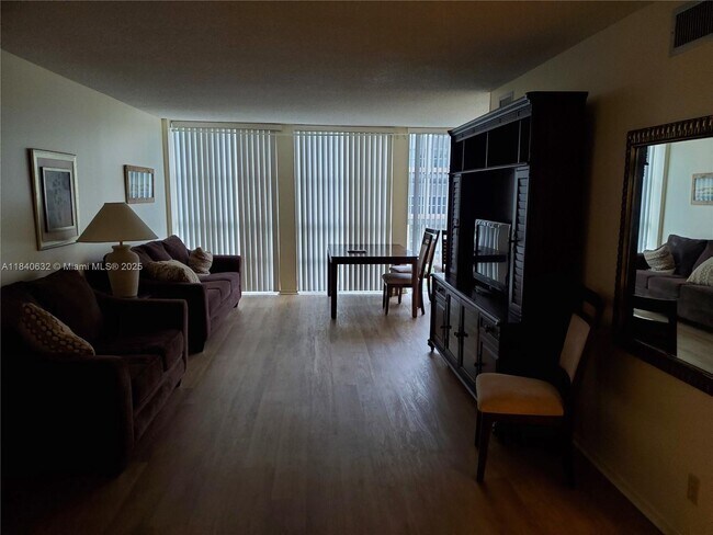 Photo - 851 Three Islands Boulevard Unidad 202 Rental