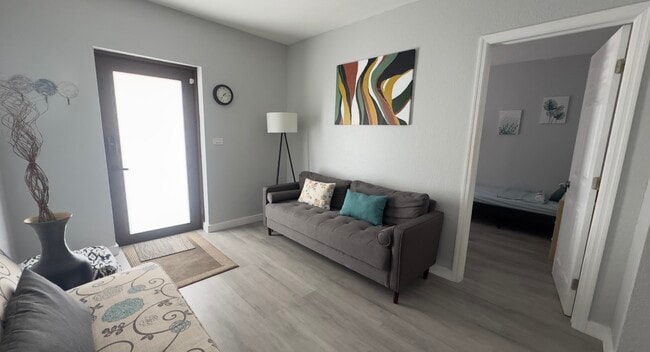 Photo - 2820 SW 1st St Unidad 2820 Room B