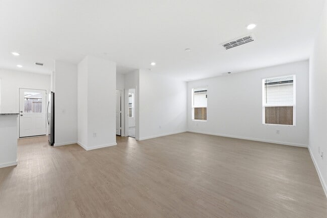 Photo - 26017 Hampshire Dr