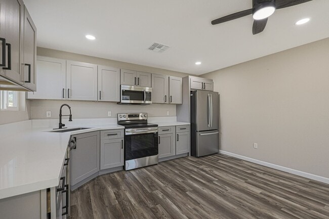 Photo - 329 N 12th St