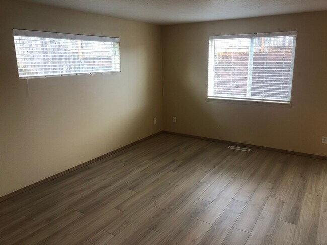 Photo - Three Bedroom Duplex in South Salem Unit 5787