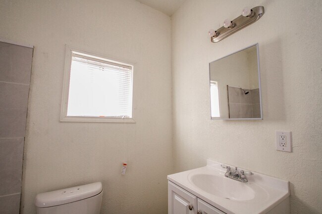 Photo - 924 St James St Unit 1