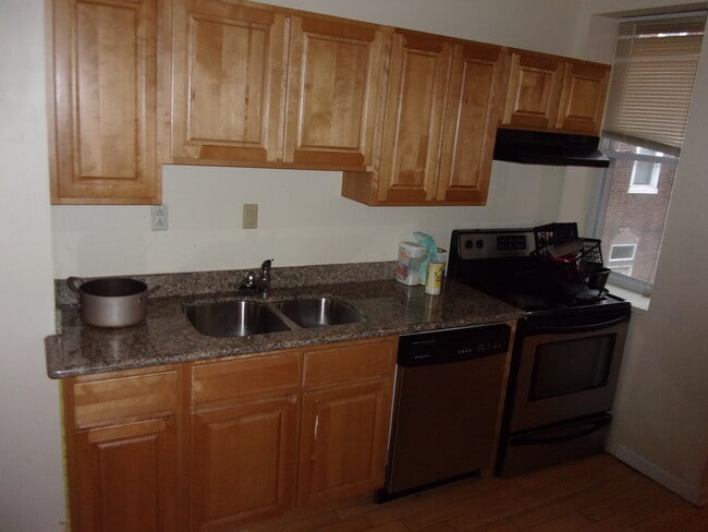 Building Photo - 1532 N 17th St Unit 2