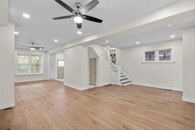 Photo - 5756 De Giverville Ave