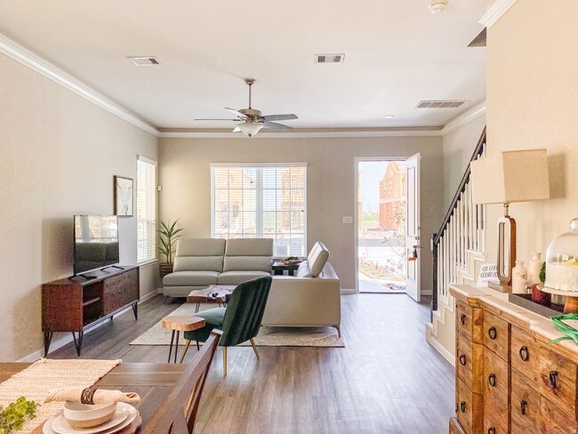 Photo - Pradera Oaks