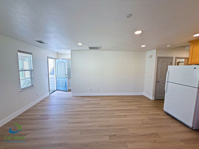 Photo - 7661 Forest St Unidad B