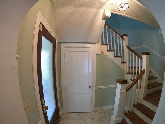 Photo - 824 Oakwood St