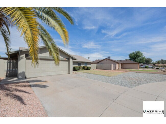 Photo - Welcome to this Delightful 3/2 Phoenix House!