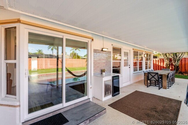 Photo - 1860 Primrose Ln