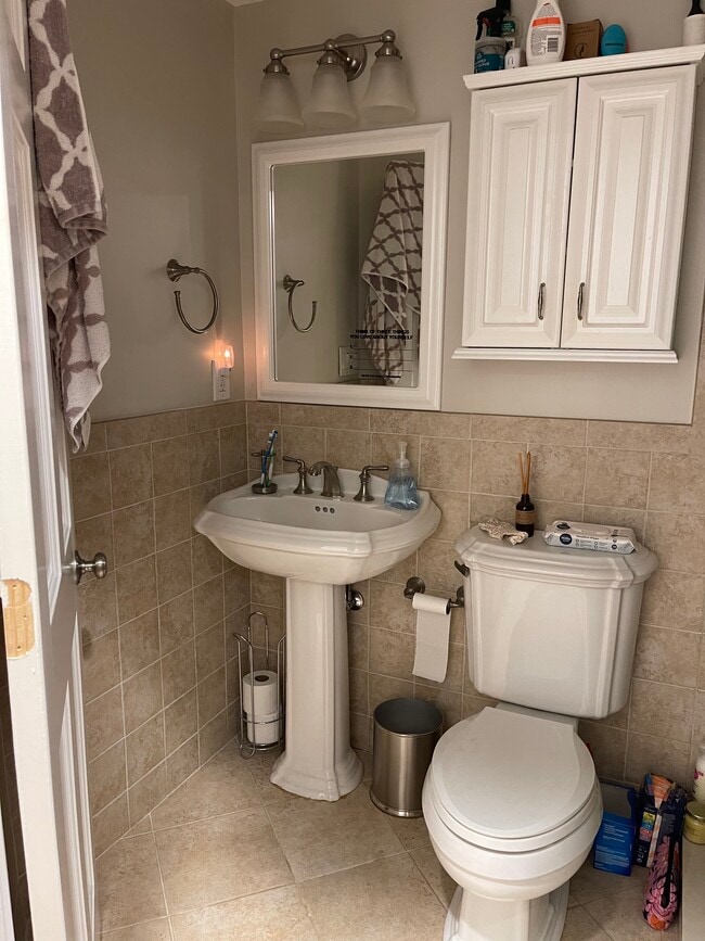 Bathroom - 18 Garden St Unit 1