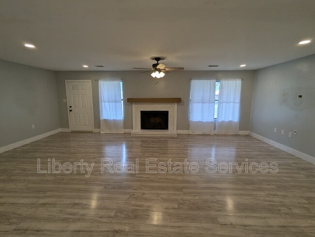 Photo - 600 Thornwood Way