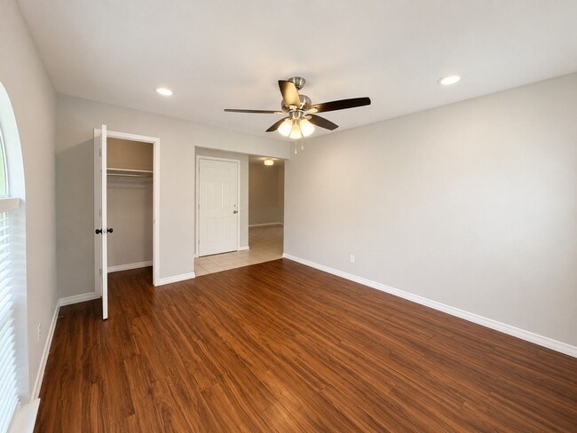 Photo - 930-932 Lindy Court Unidad 930