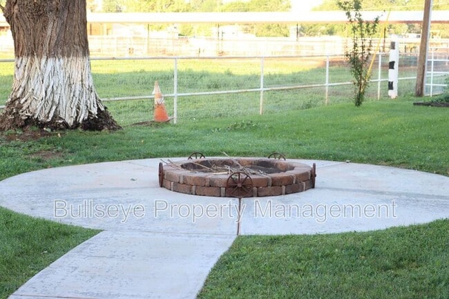 Photo - 313 E 1/2 St N