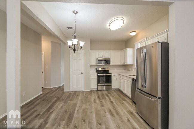 Photo - 3941 Overlake Dr