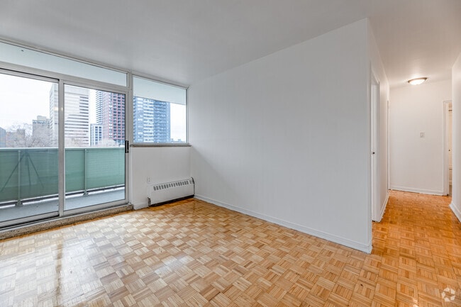 2BR, 1BA - 615SF - Living Room - 135 Isabella St