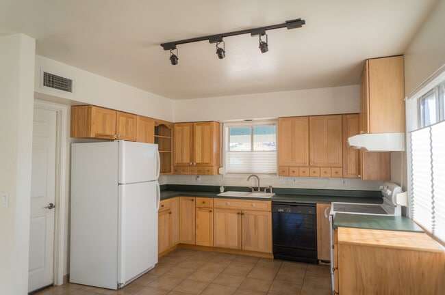 Building Photo - 2822 W St Tropaz Ave