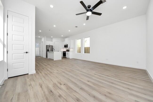 Photo - 7935 Sunnyhill St