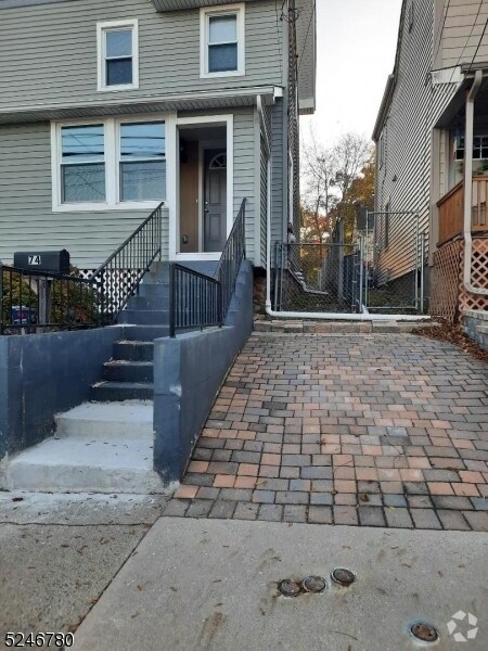 Building Photo - 74 Fern Ave Rental