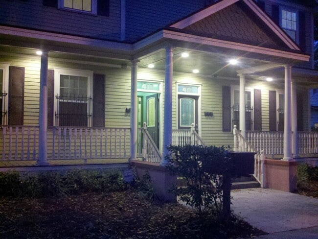 406 E 38th St Unit 406 B