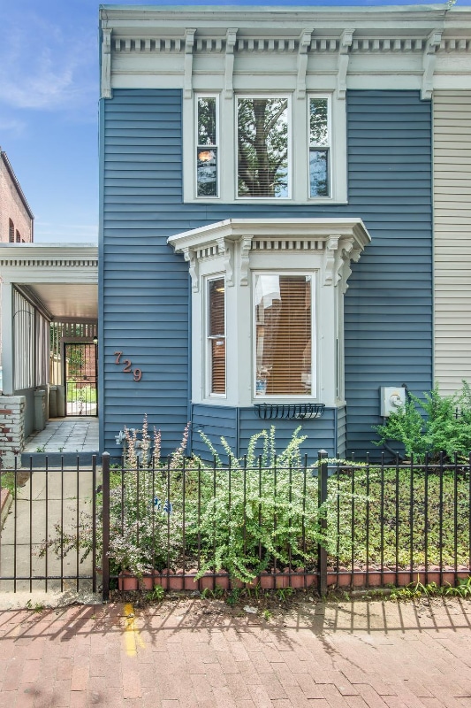 Building Photo - 729 10th St NE Rental