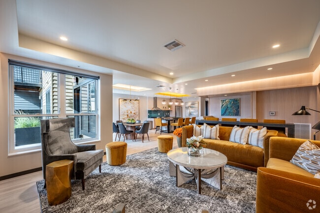 B7 Lounge - Living Room