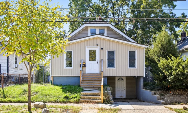 Building Photo - 867 E 12th Ave