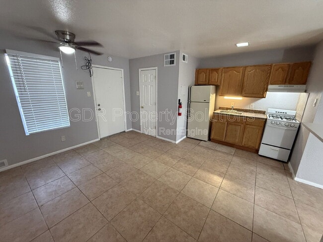 Photo - 401 14th St NW Unidad 13