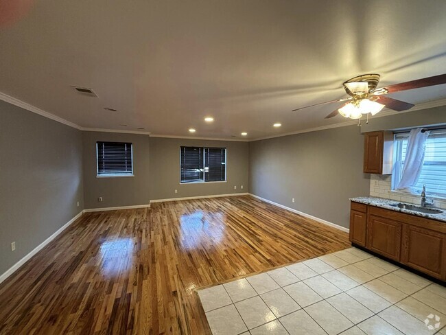 Building Photo - 29 Manufacturers Pl Unit 2 Rental