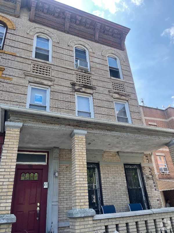 Building Photo - 98 Bristol St Rental