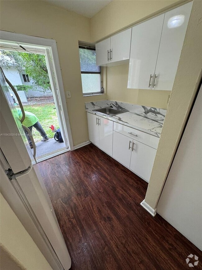 Building Photo - 844 NW 18th Ave Unit A Rental