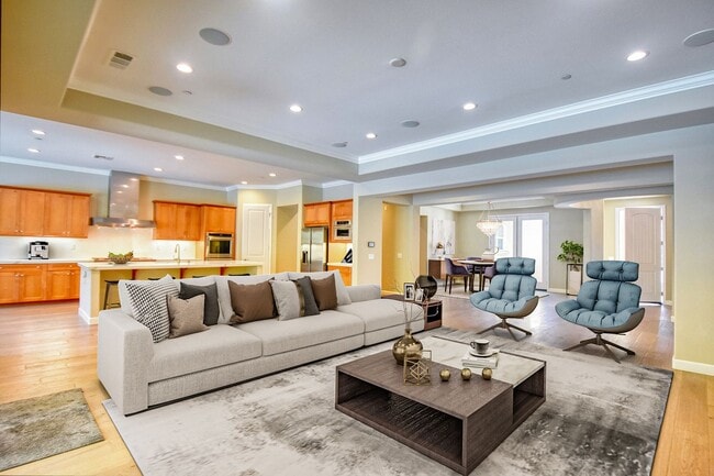 Photo - 5 Bedroom Resort-Style Estate with Pool, S...